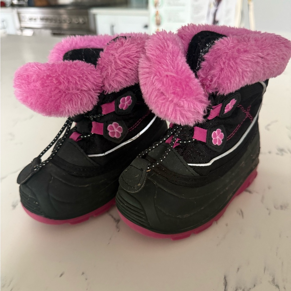 Kamik Kids Boots in Black and Pink